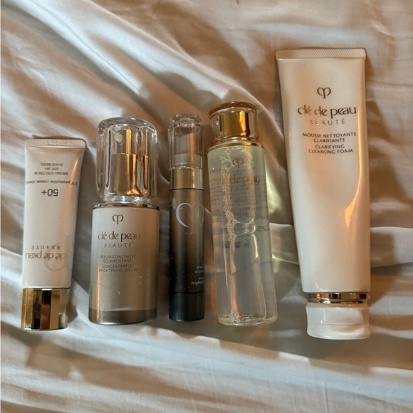 Silver Quilted Cosmetic Bags with Cle de Peau Skincare. - Picture 8 of 9